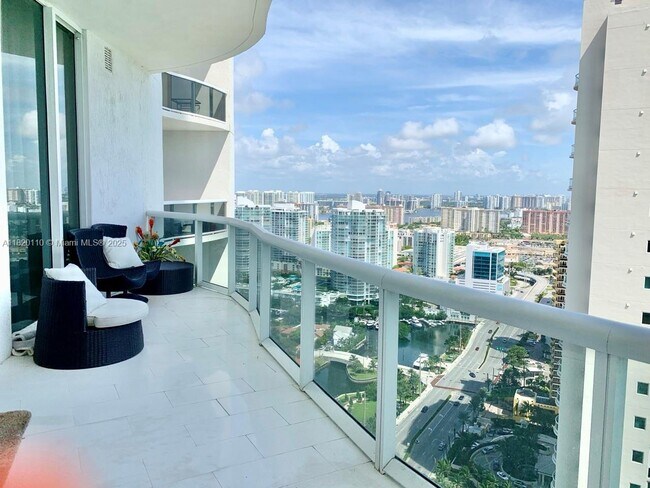 Building Photo - 16001 Collins Ave