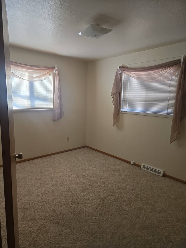 Building Photo - 502 Yale Pl