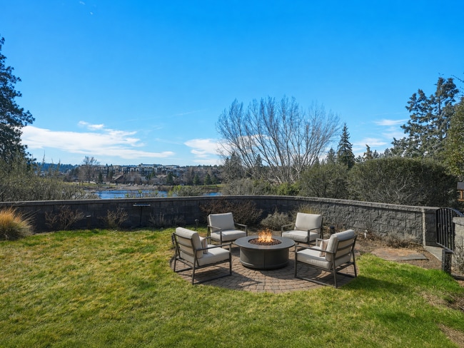 Building Photo - Beautiful 3-Bedroom Home Above Miller’s Landing with River and Mountain Vistas