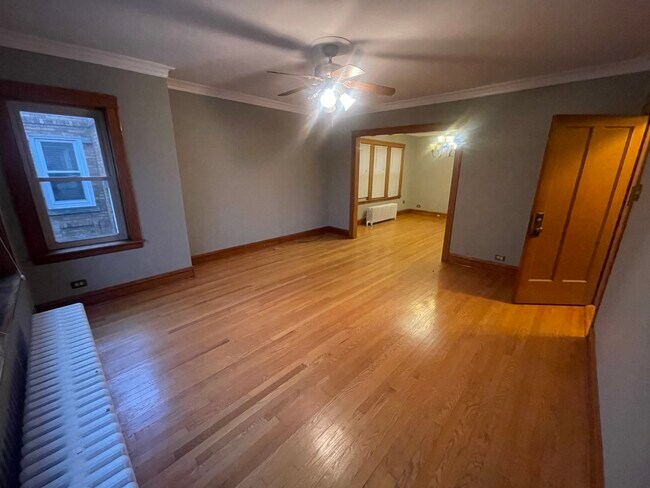 Building Photo - 5540 N Austin Ave