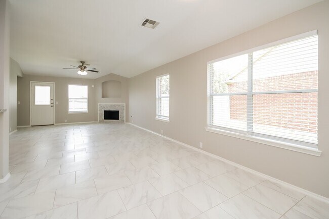 Foto del edificio - 6027 Water Violet Ln