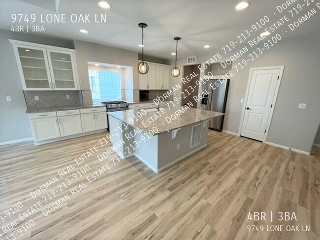 Foto del edificio - 9749 Lone Oak Ln