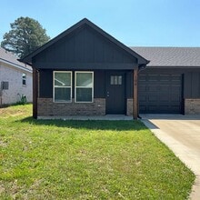 Building Photo - 106 Chloe Dr