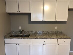 Building Photo - 868 Margaret St