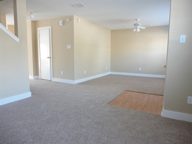 Foto del edificio - 802 Dragonfly Dr