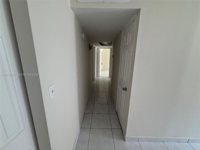 Building Photo - 401 Golden Isles Dr