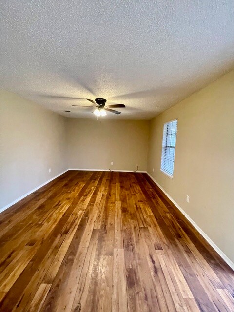 Foto del edificio - 2632 Colonial Ave