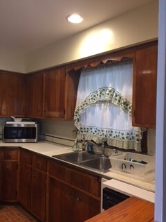 Foto del edificio - 1240 Gilmore Ln