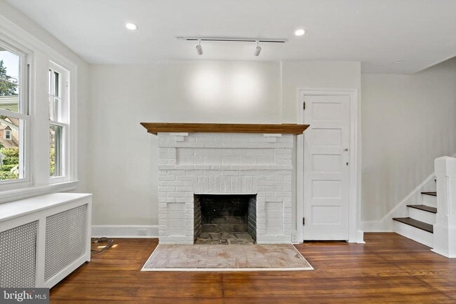 Building Photo - 428 Brookhurst Ave