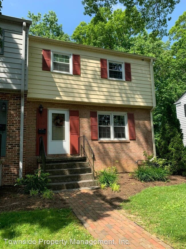 Building Photo - 3 br, 2.5 bath House - 112 Camelot Ct.