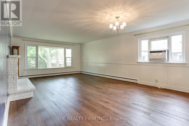 Building Photo - 425 Ridout St S