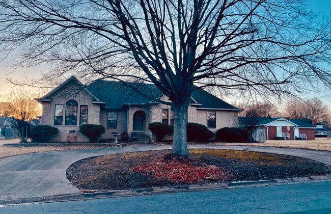 Building Photo - 503 Brent Dr