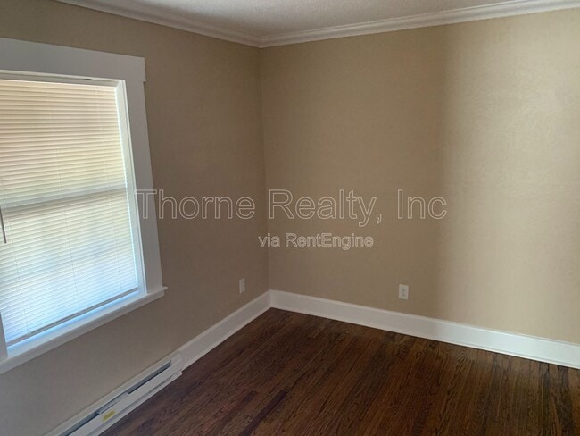 Building Photo - 813 Clark St