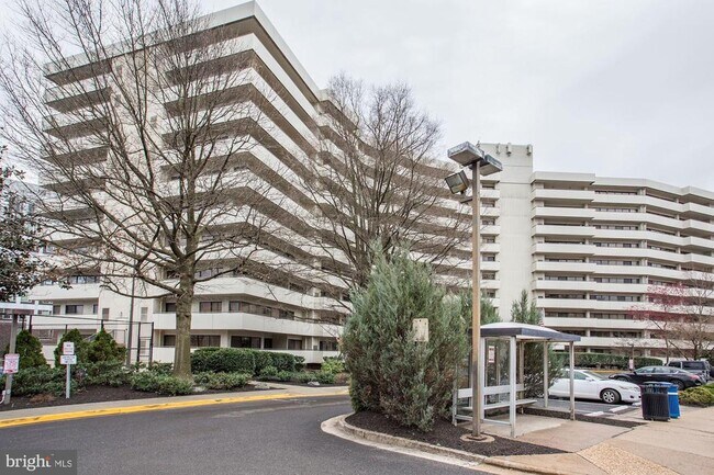 Building Photo - 5300 Columbia Pike