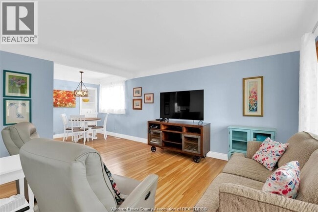 Photo du bâtiment - 3692 McKay Ave