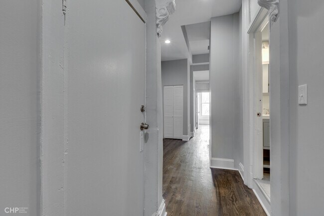 Building Photo - 2310 W Monroe St