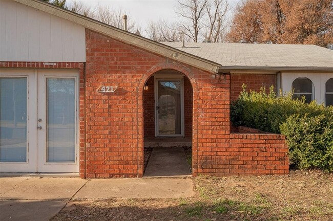 Building Photo - 421 Meadow Lake Dr