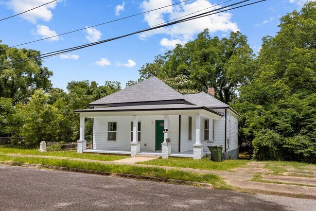 Foto del edificio - Charming 4 Bedroom, 2 Bathroom house