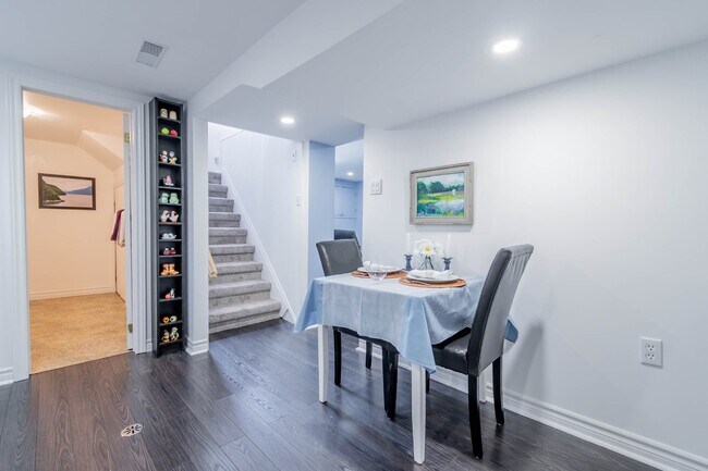 Building Photo - 16 Ridgeview Ave