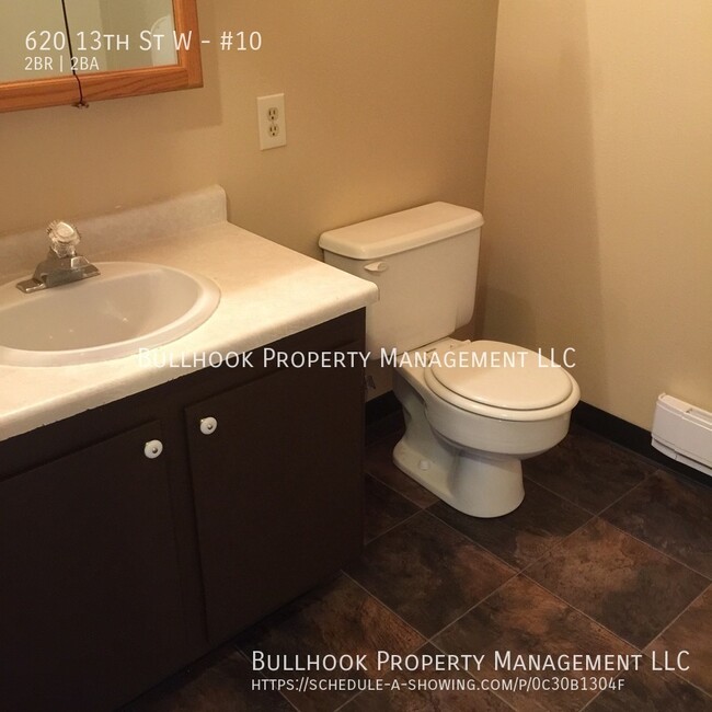 Building Photo - 2 bedroom 1-1/2 bath - Townhouse - Close t...