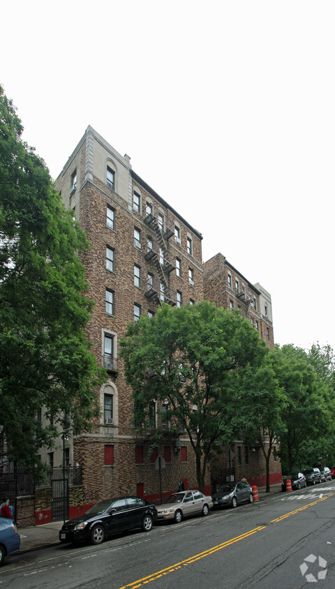 Primary Photo - Isham Gardens