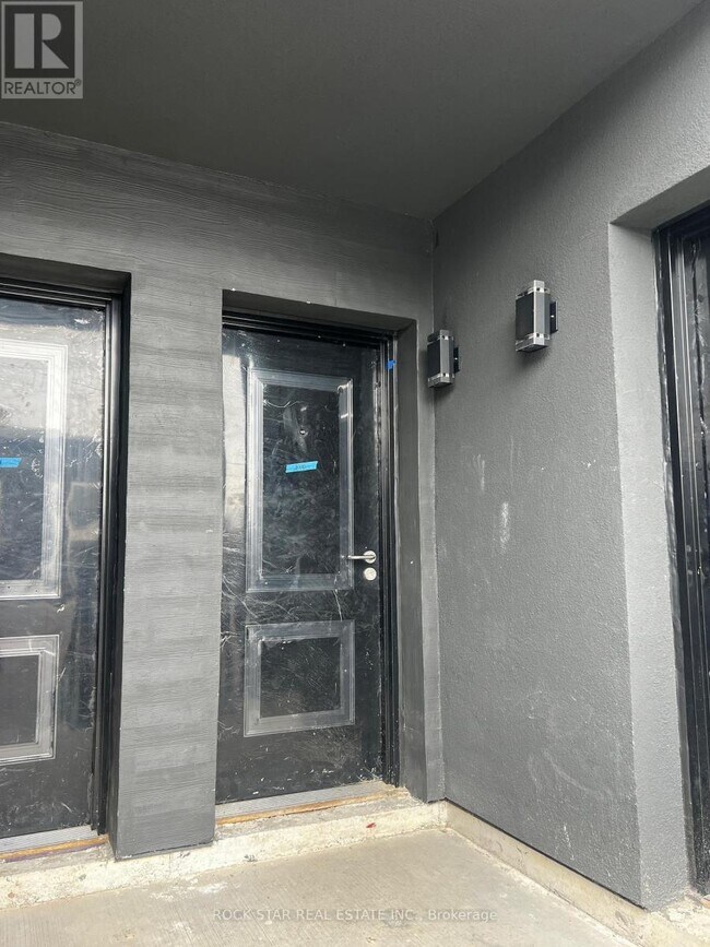 Photo du bâtiment - 6638 McLeod Rd