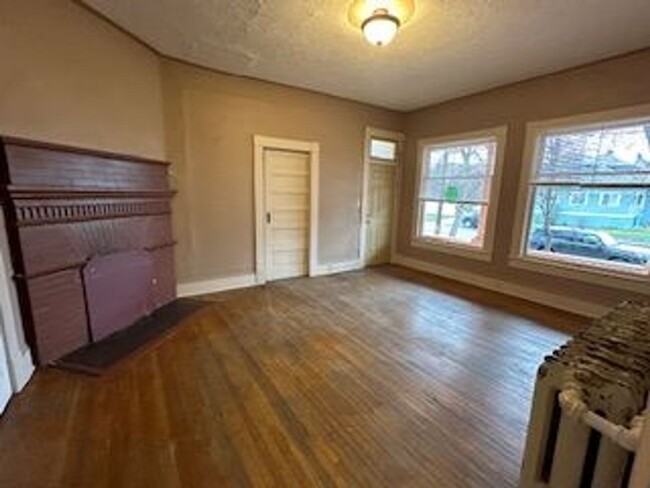 Building Photo - 1 bedroom/ 1 bath unit in 7 plex