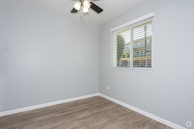 2BR, 1BA - 875SF - Dining Room - Redwood Gardens