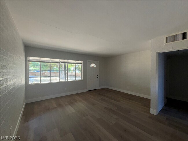 Foto del edificio - 1628 Thelma Ln