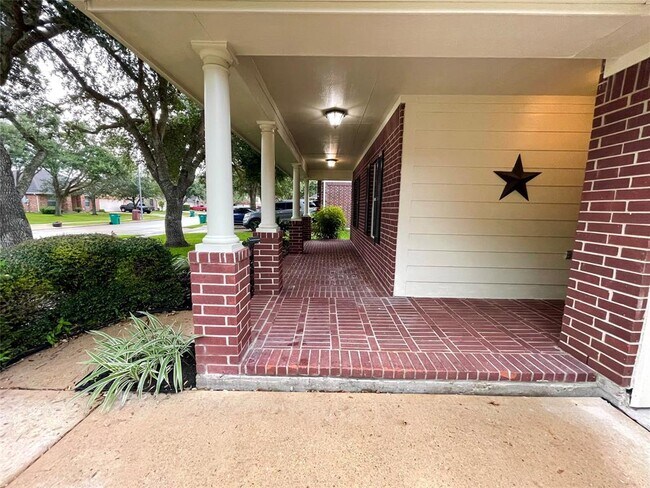 Foto del edificio - 6710 Kevincrest Dr