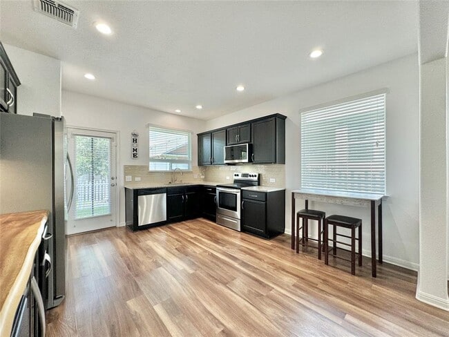 Building Photo - 1701 Logan Dr