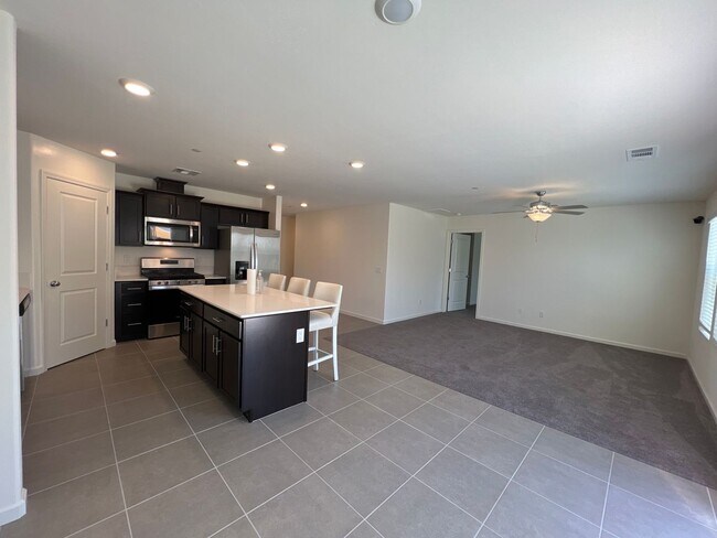 Foto del edificio - Inviting Home with Modern Upgrades and Ide...