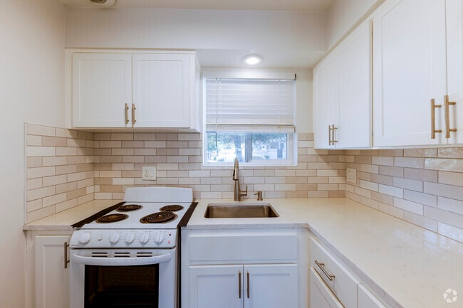 Studio - 350SF - Kitchen - Darwin Apartments