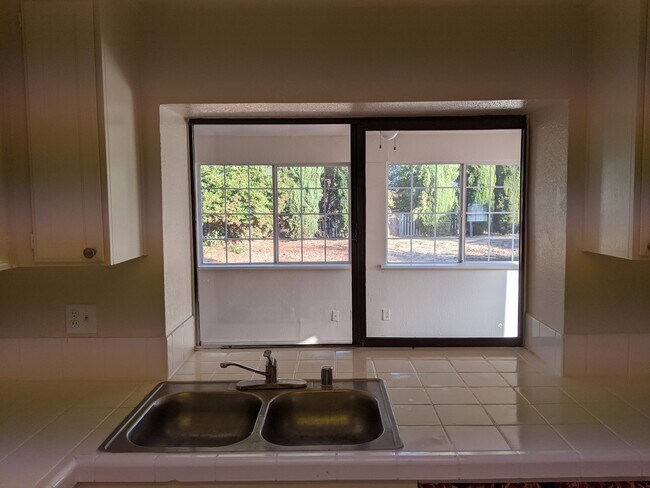 Building Photo - 792 Pueblo Way