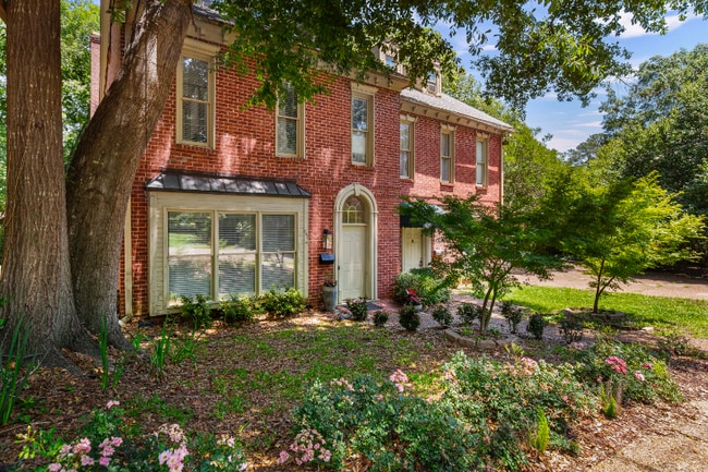 Photo - 806 Oakwood St Townhome