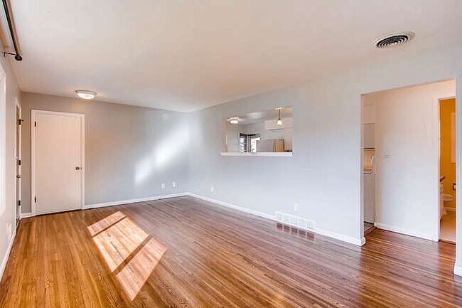Building Photo - 1000 Ponderosa Dr