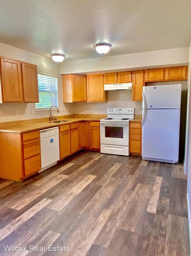 Building Photo - 4 br, 2.5 bath House - 705 17th St