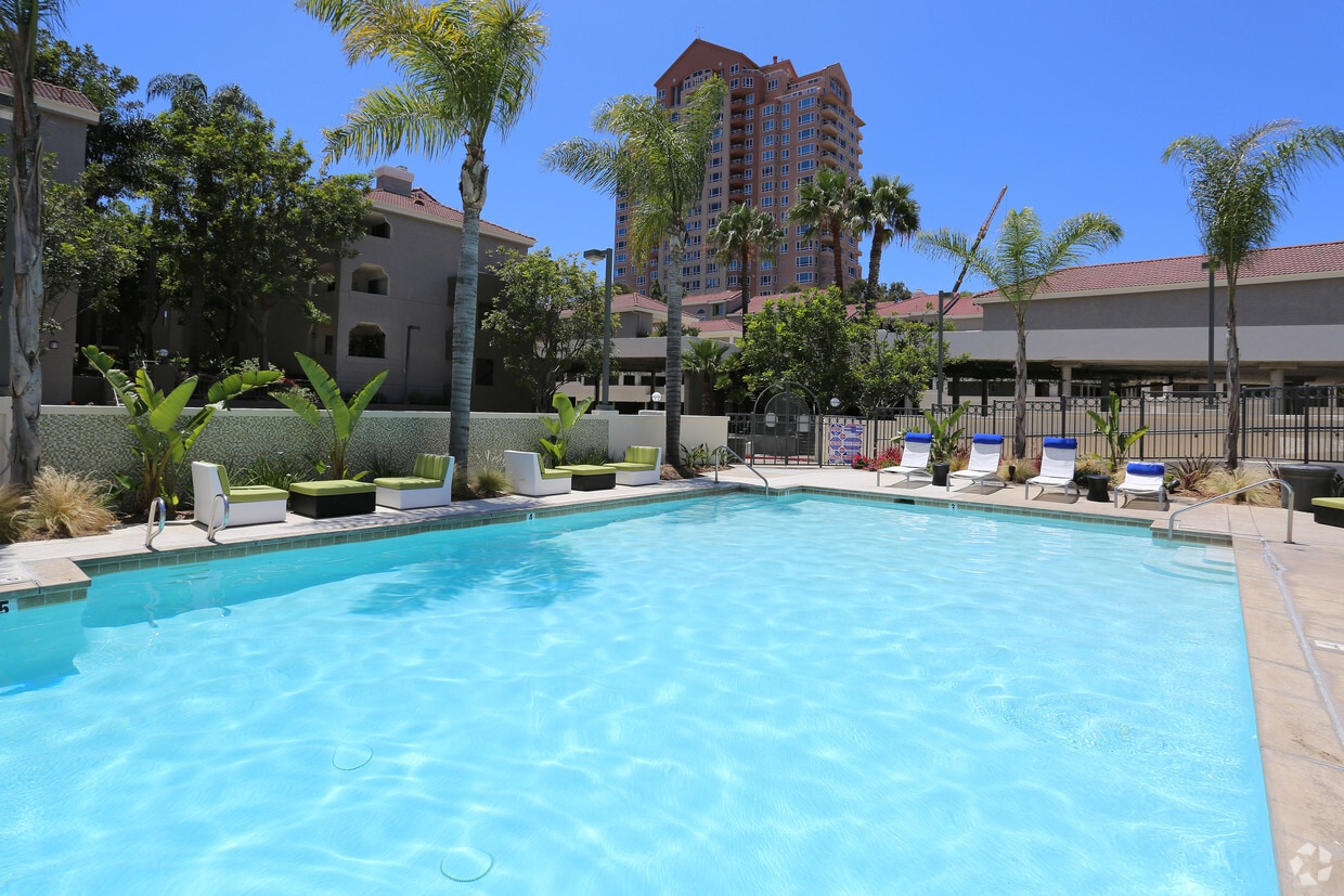 Pool - Axiom La Jolla