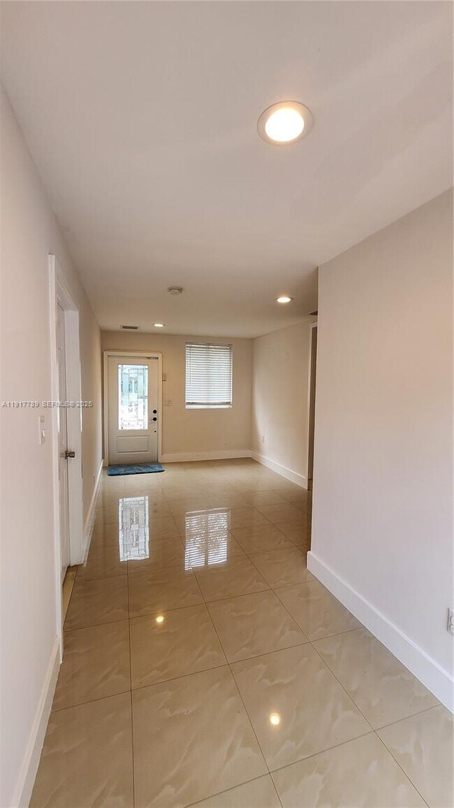 Foto del edificio - 12535 NE Miami Pl