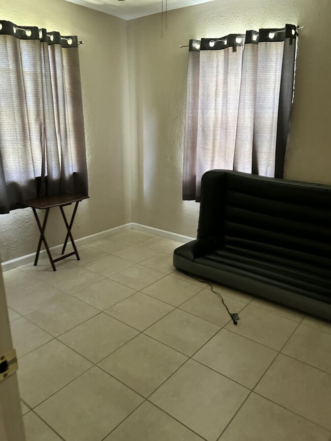 Building Photo - 141 SE Serenata Ct