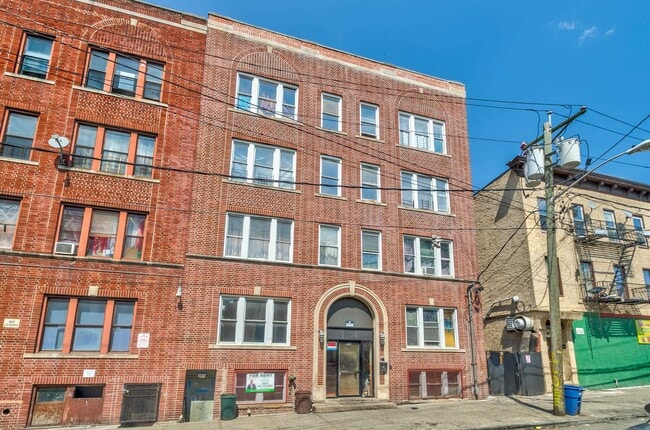 Building Photo - 192 Clinton Ave
