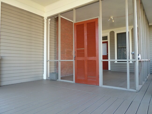 screen porch - 1353 La France St NE