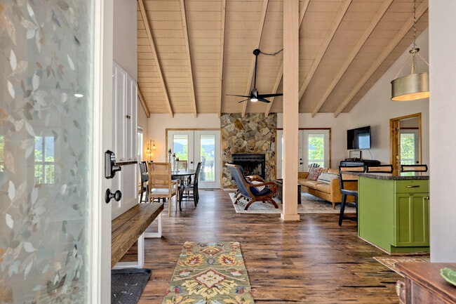 Photo - 233 Orchid Trl House