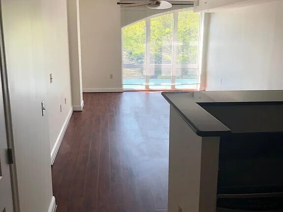 Foto del edificio - 11760 Sunrise Valley Dr