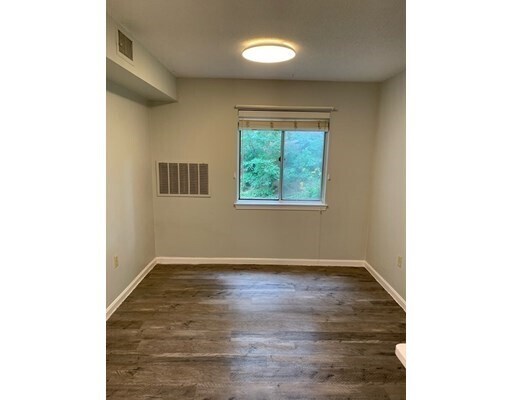 Foto del edificio - 22 Beal's Cove Rd