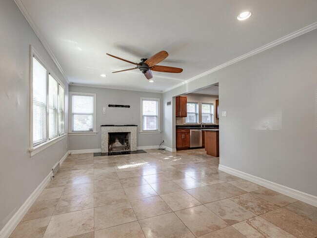 Building Photo - 2033 Bland Pl