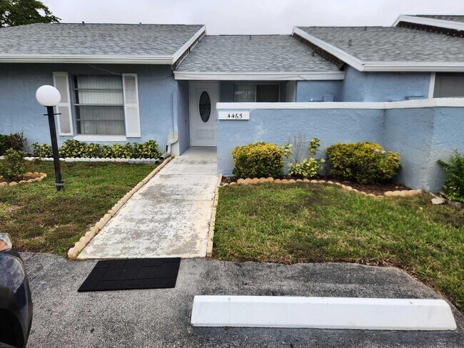 Building Photo - 4465 Lucerne Villas Ln