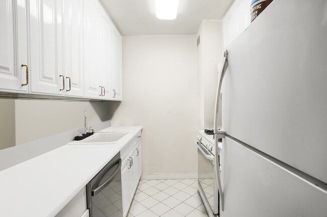 Foto del edificio - 220 E 60th St