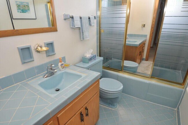 Building Photo - 7134 W Lakefield Dr