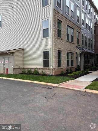 Building Photo - 1013B Mays Ln